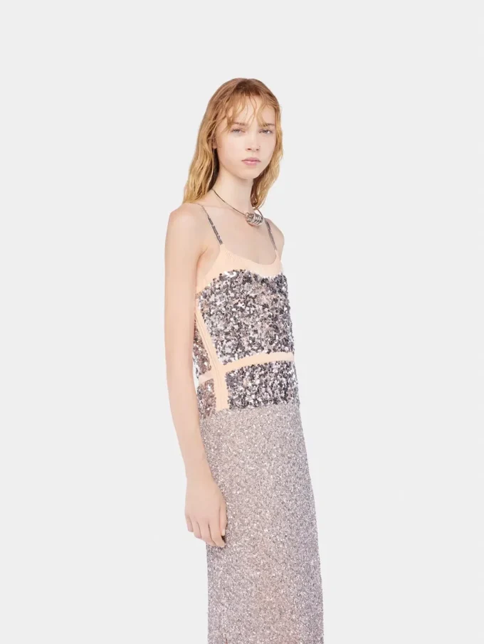 Abito in chiffon con paillettes argentate