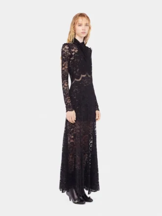 Abito lungo in pizzo con dettagli cut-out