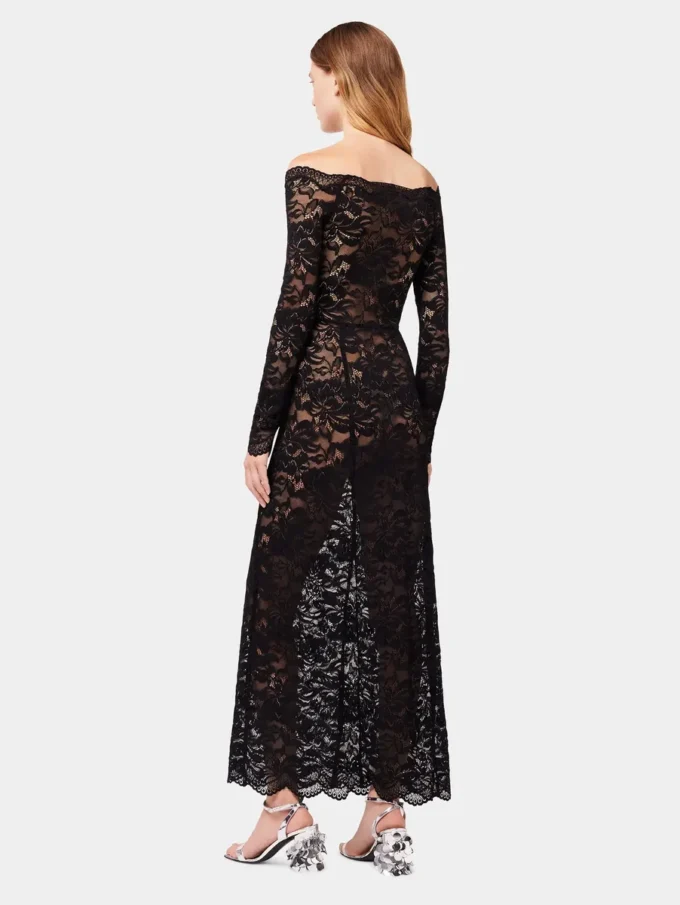 Abito lungo nero in pizzo con collo bardot