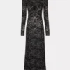 Abito lungo nero in pizzo con collo bardot