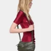 Borsa a tracolla in pelle color cachi Paco