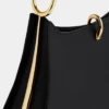 Borsa in pelle con anelli grandi