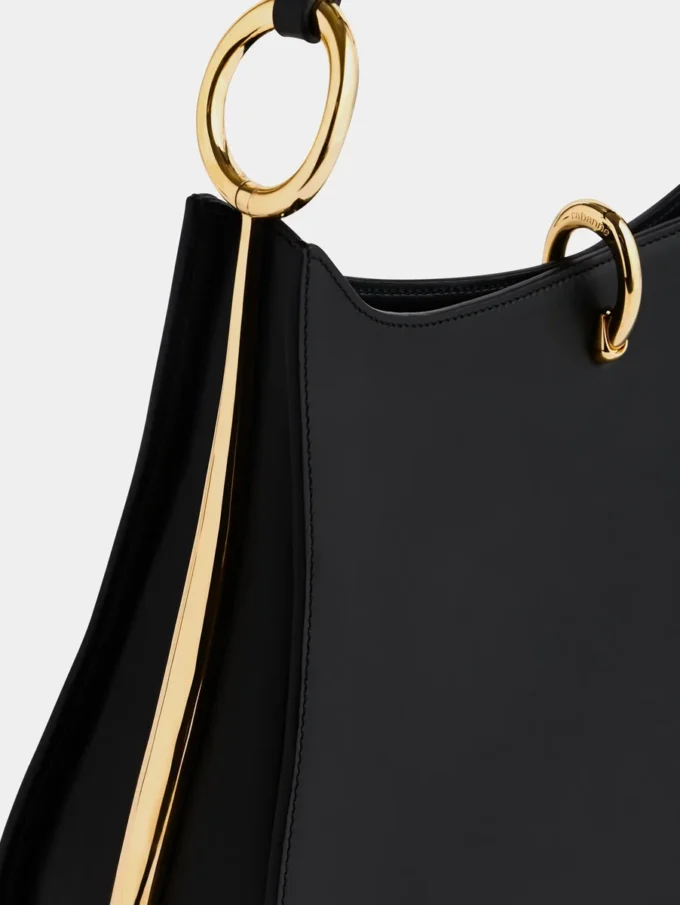 Borsa in pelle con anelli grandi