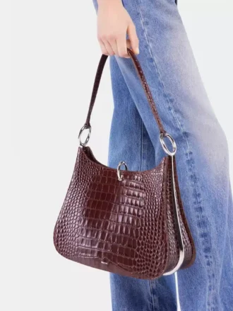 Borsa in pelle con grande anello