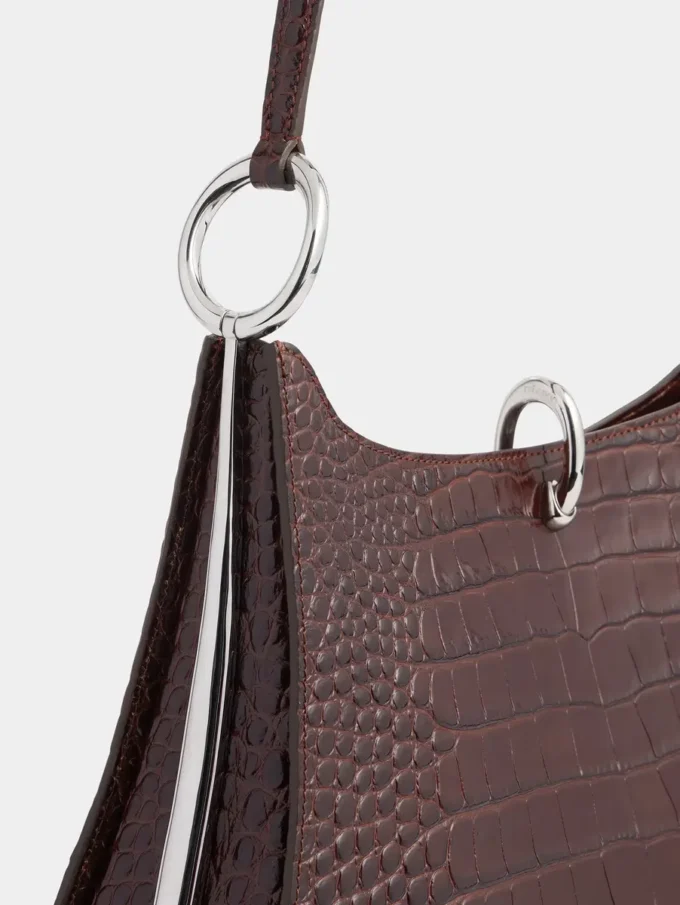 Borsa in pelle con grande anello
