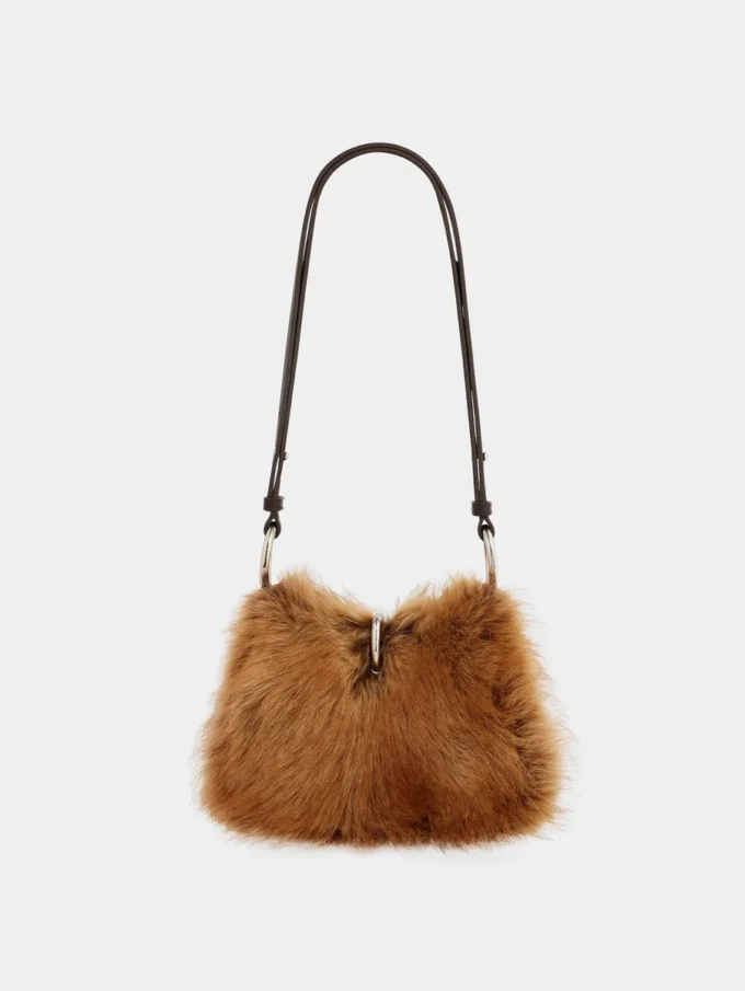 Borsa in pelle con piccoli anelli