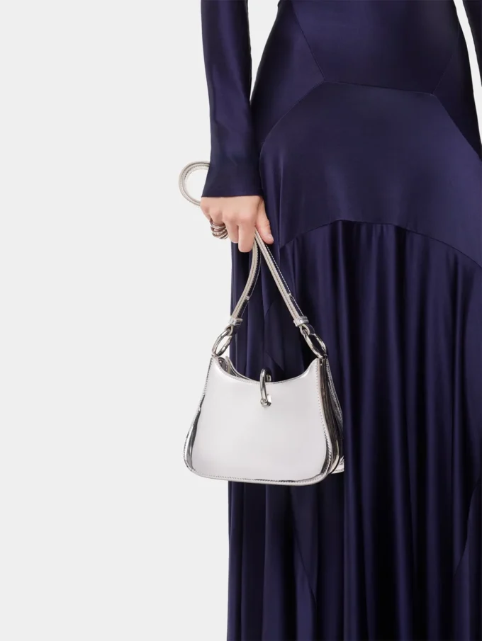 Borsa in pelle con piccoli anelli