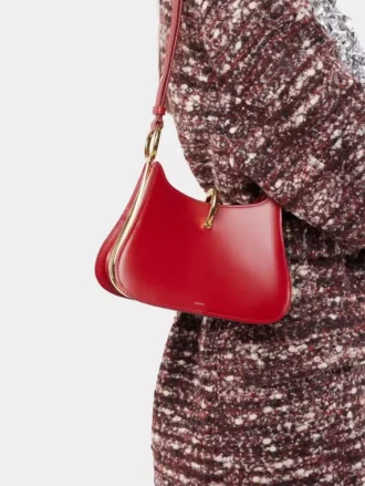 Borsa in pelle con piccoli anelli