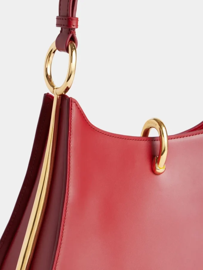 Borsa in pelle con piccoli anelli