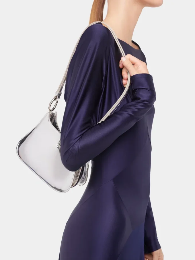 Borsa in pelle con piccoli anelli