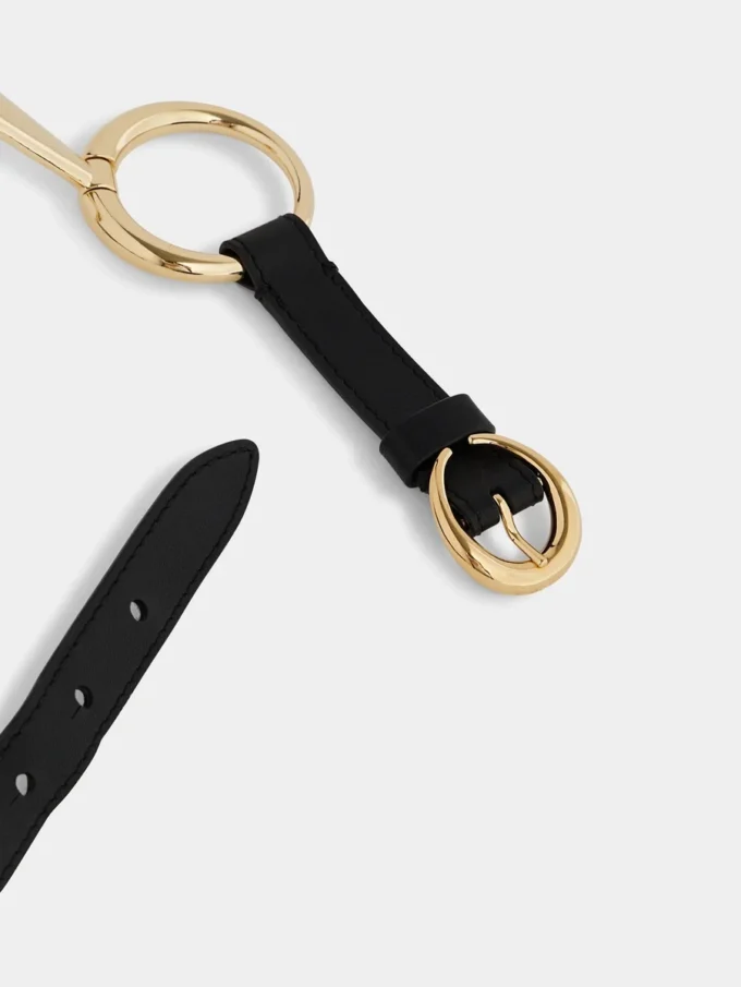 Cintura in pelle con anelli