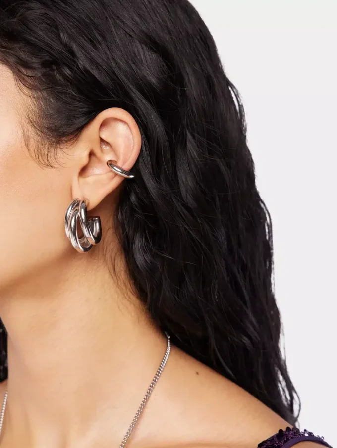 Duo di cerchi e ear cuff punk