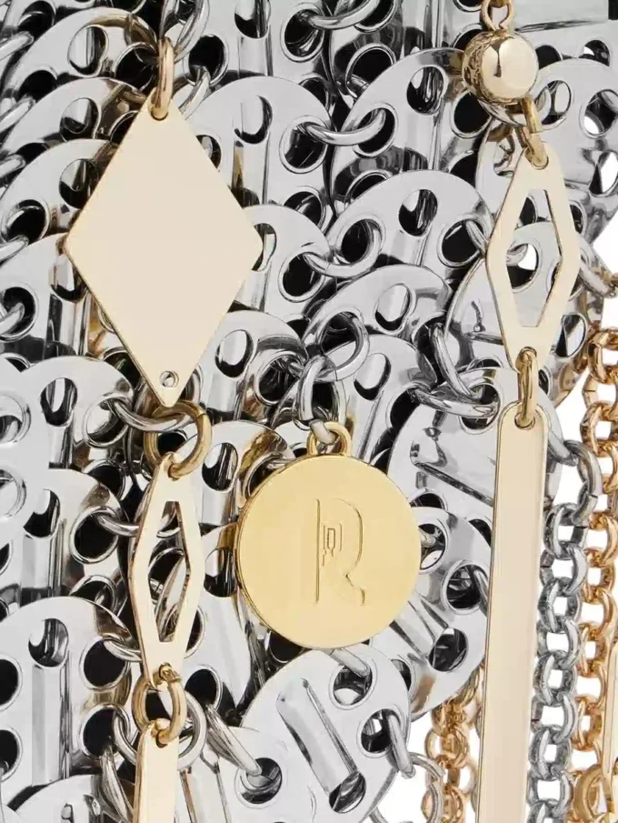 Iconica borsa Moon del 1969 in argento assemblata con pampilles metalliche
