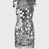 L’iconico abito Sparkle con dischi argentati