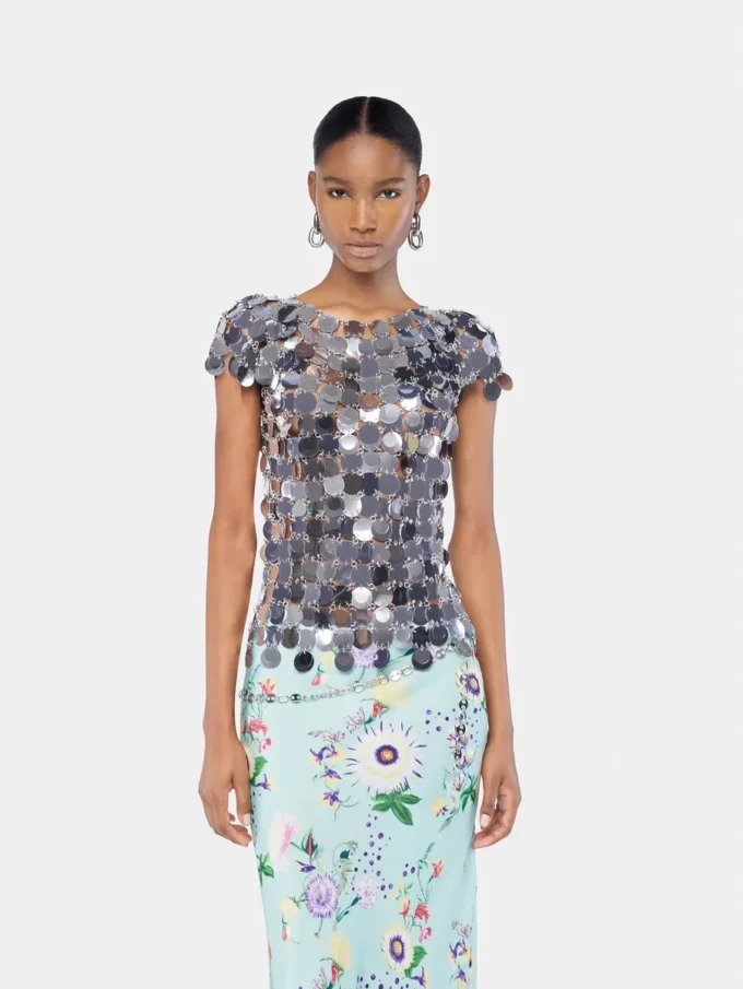 L’iconico top con dischi Sparkle argentati