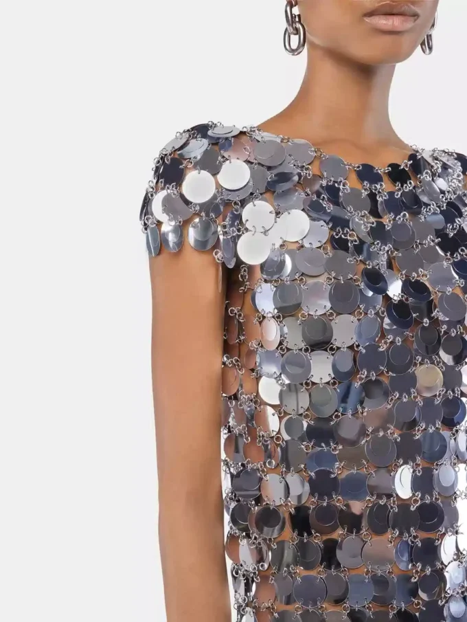 L’iconico top con dischi Sparkle argentati