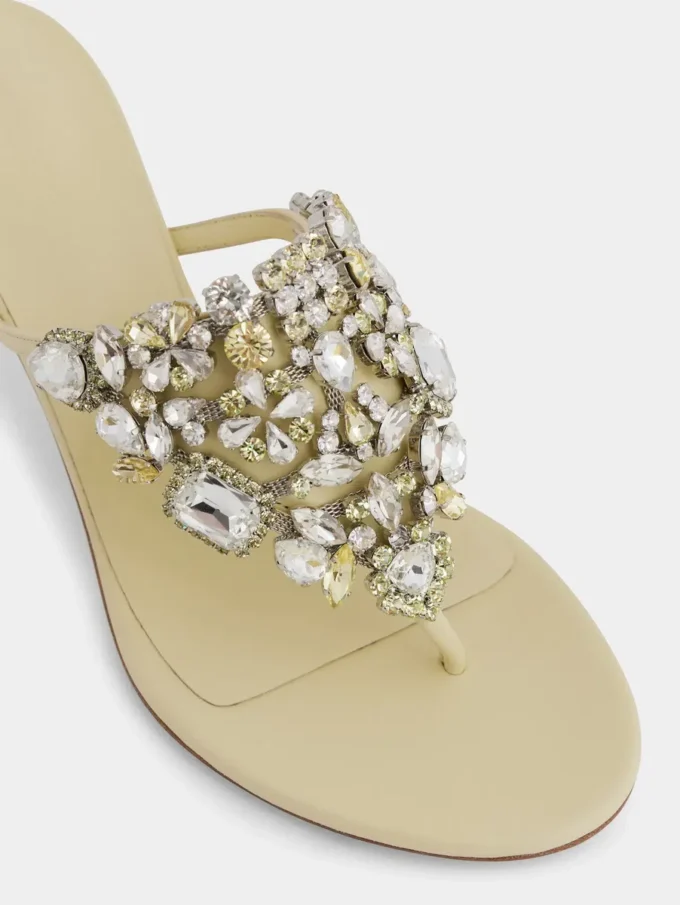 Sandali con tacco basso e strass
