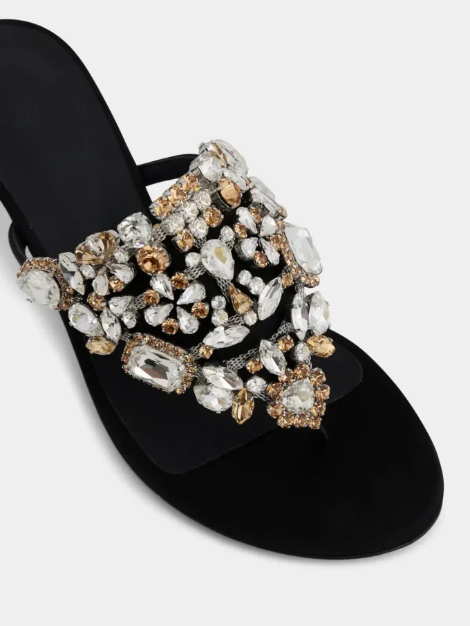 Sandali con tacco basso e strass