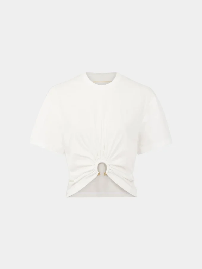 T-shirt bianca con piercing