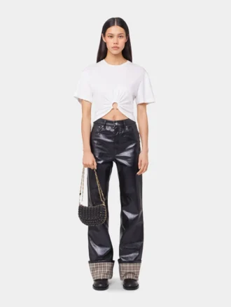 T-shirt bianca con piercing