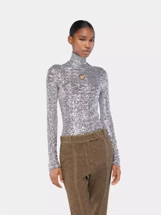 Top con collo alto e paillettes