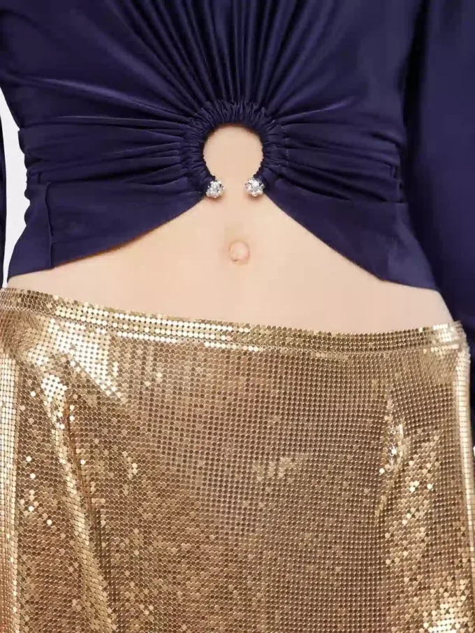 Top corto con dettaglio piercing