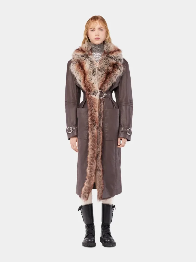 Trench con bordi in pelliccia sintetica