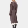 Trench con bordi in pelliccia sintetica